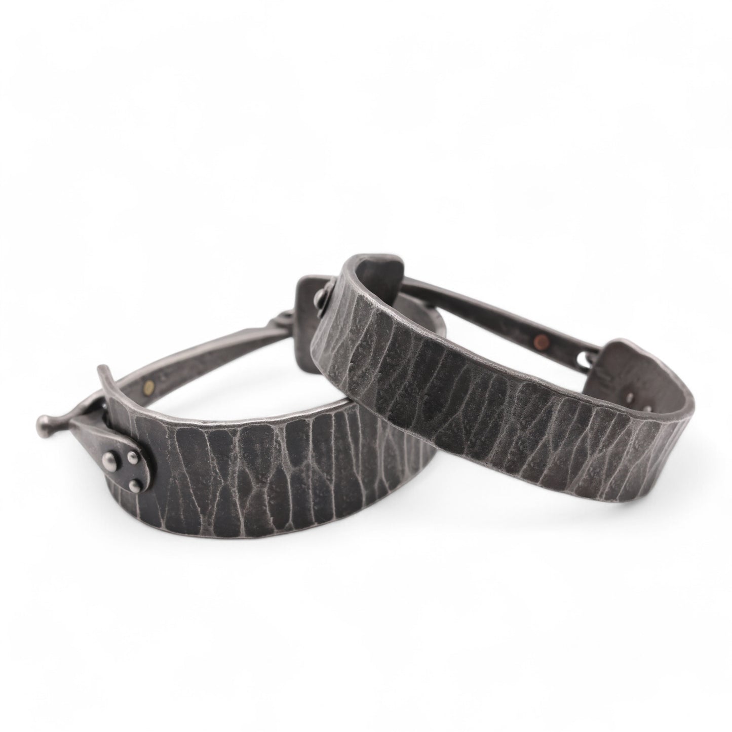"Bark" texture bracelet with a clasp #2