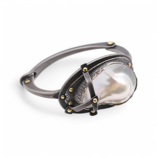 The "Queen" Pearl Bracelet with a clasp