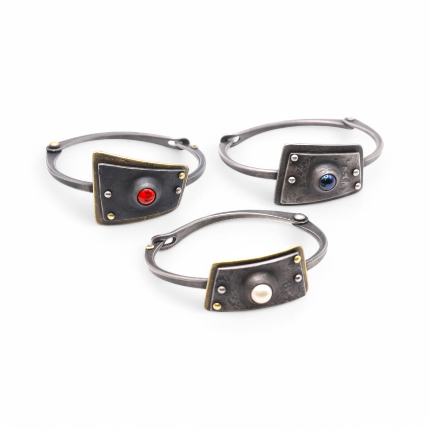 Hand-forged Bracelet with a clasp and natural stone