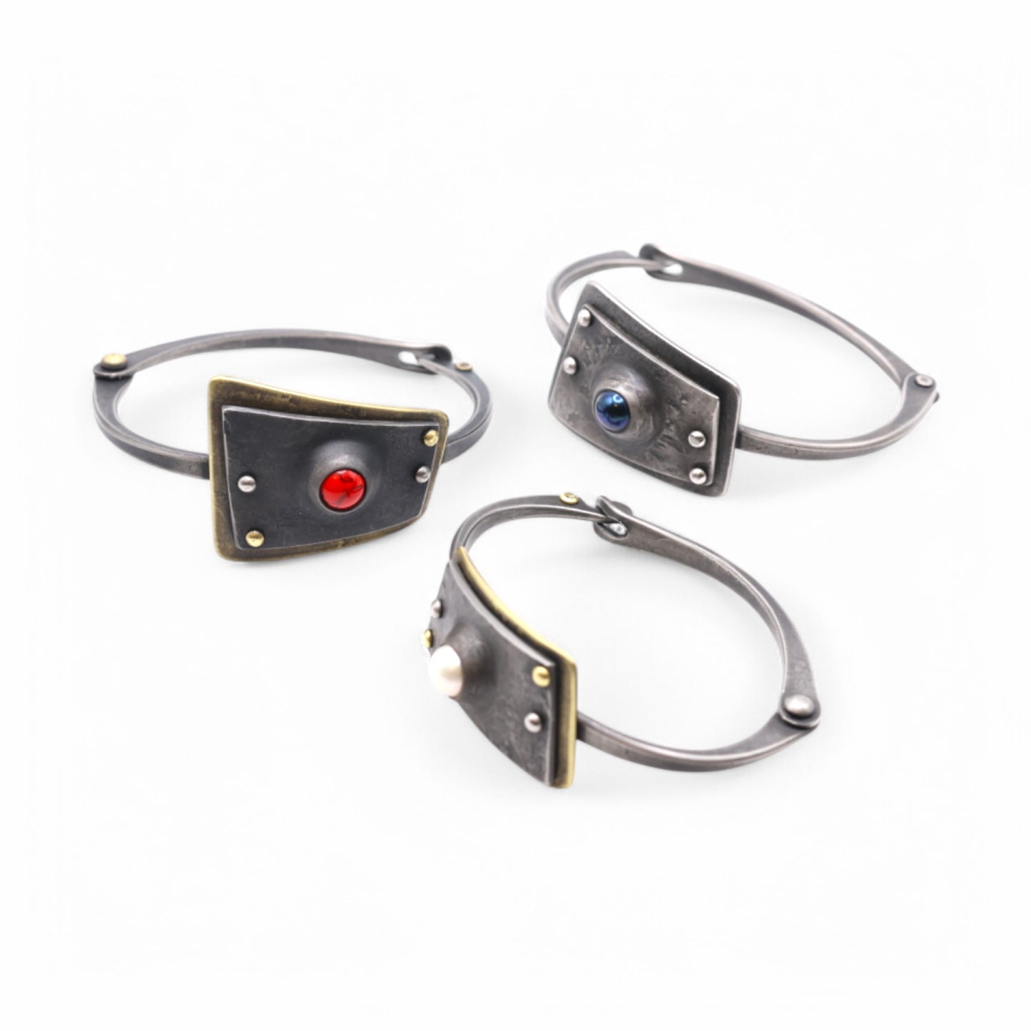 Hand-forged Bracelet with a clasp and natural stone