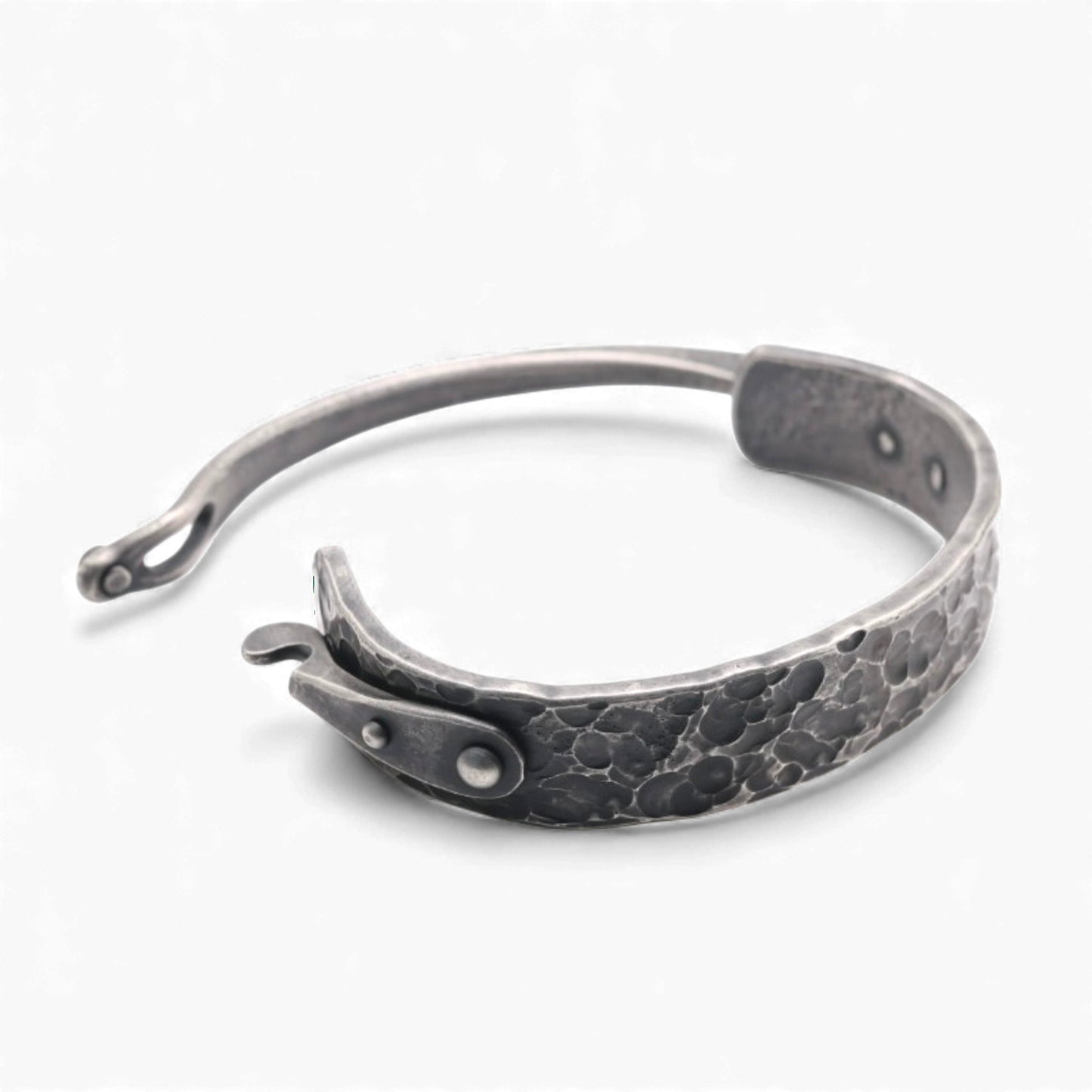 Classic hand-forged Stainless Steel Bracelet with a clasp