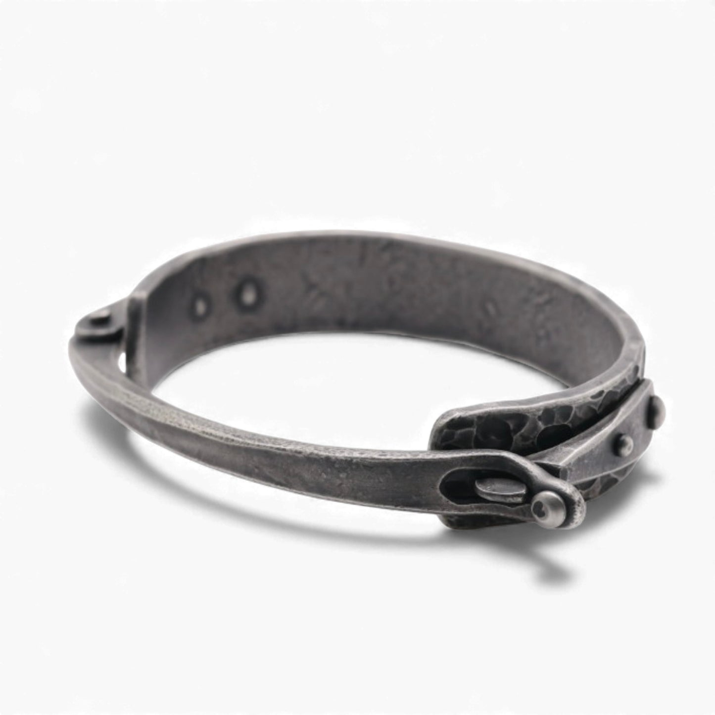 Classic hand-forged Stainless Steel Bracelet with a clasp
